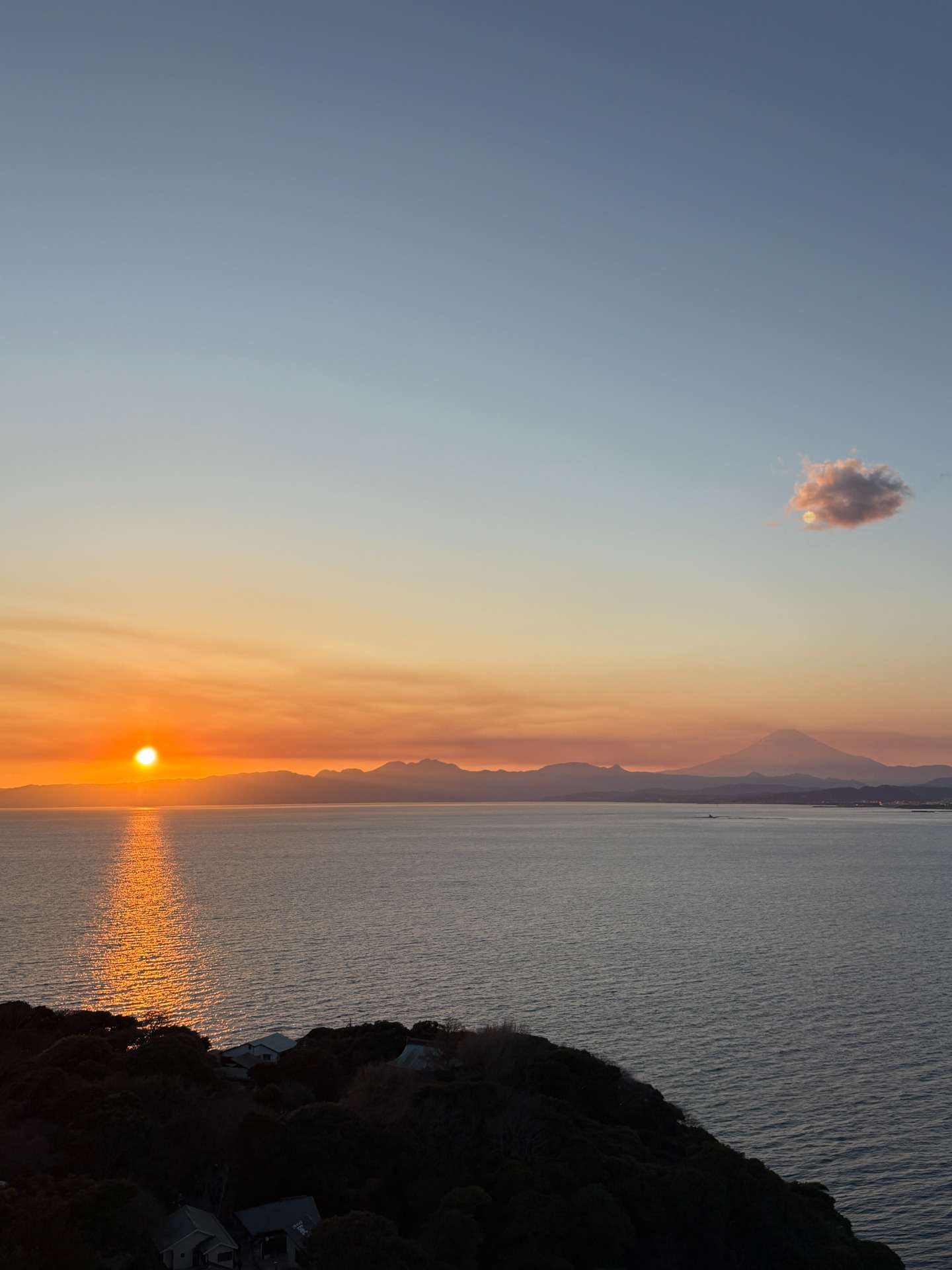 江の島イルミネーション「湘南の宝石2025-2026　江の島を彩る光と色の祭典」